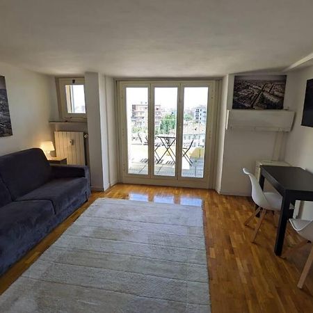 Amazing Apartment With View Near Metro トリノ エクステリア 写真